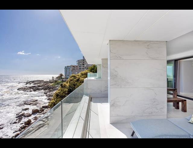 5 BEDROOM APARTMENT FOR SALE IN BANTRY BAY